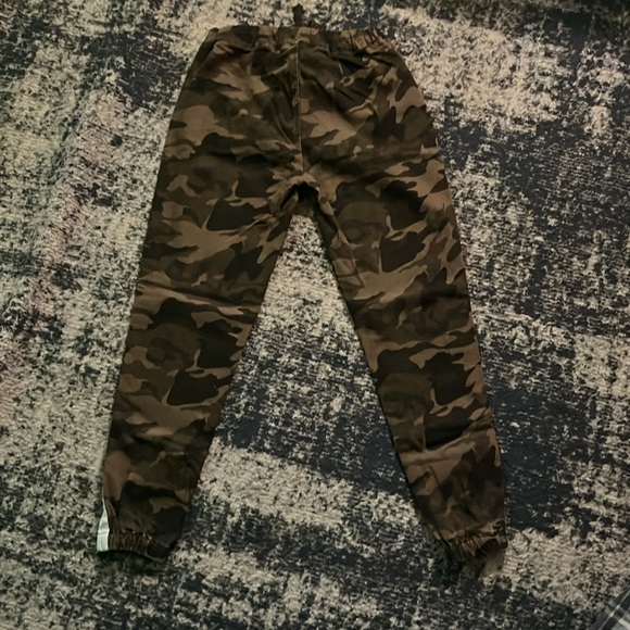 Camo High Rise Jogger Pants (Small) - Picture 2 of 4